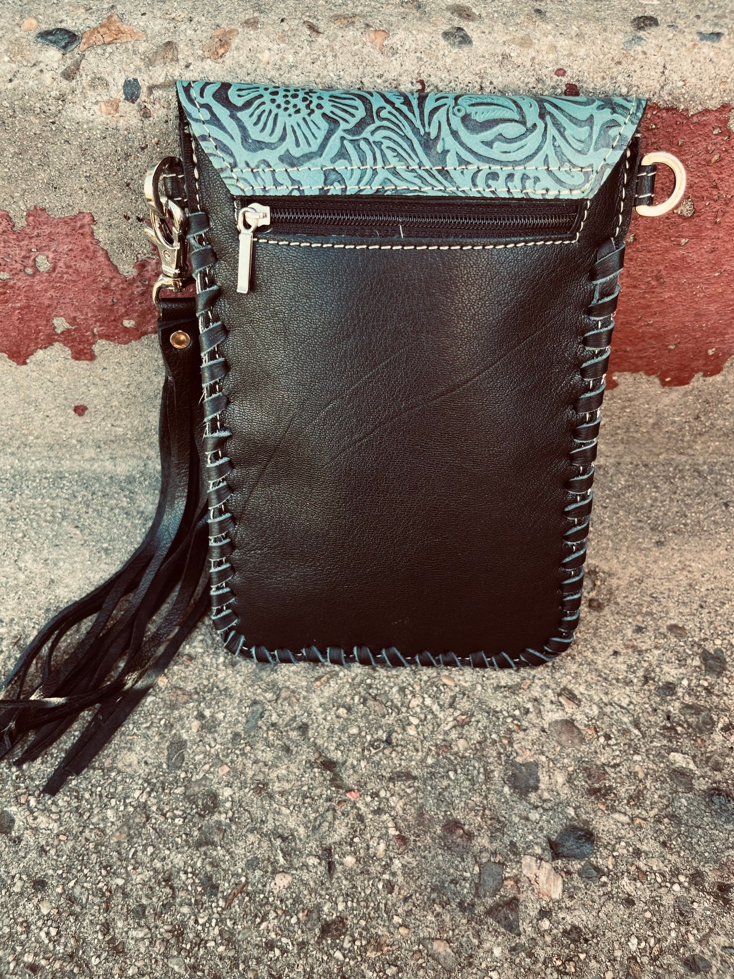 π± phone crossbody
