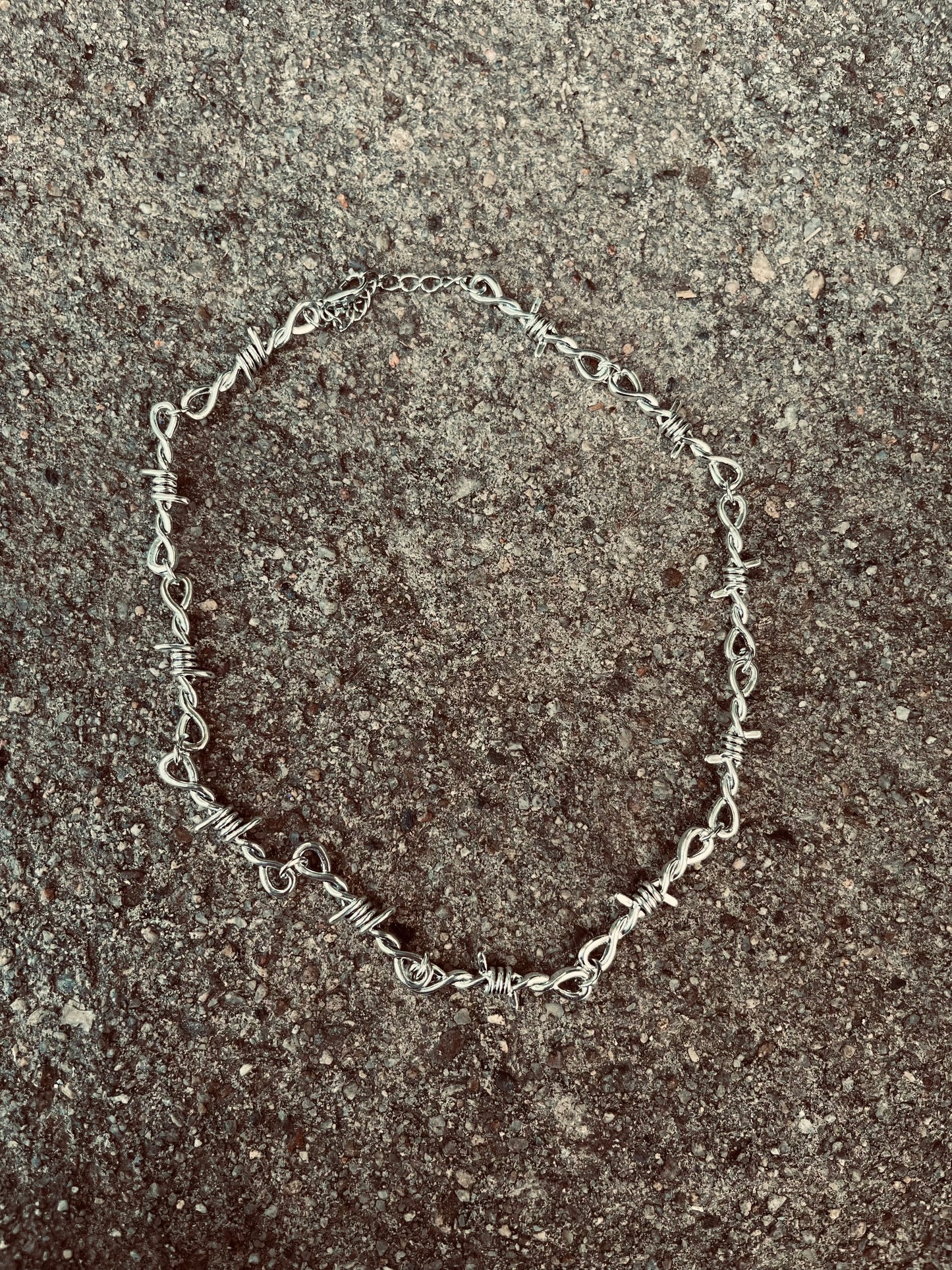 The barbed choker