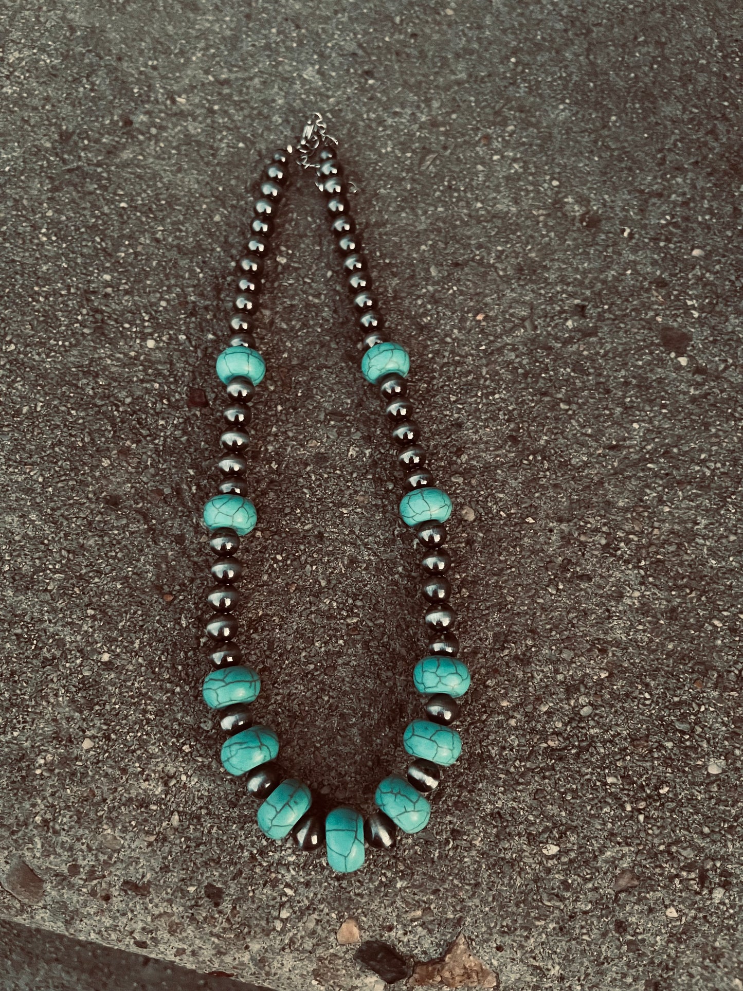 The chunky turquoise neckalce