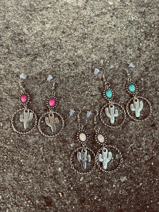 The dangle cactus earrings🌵