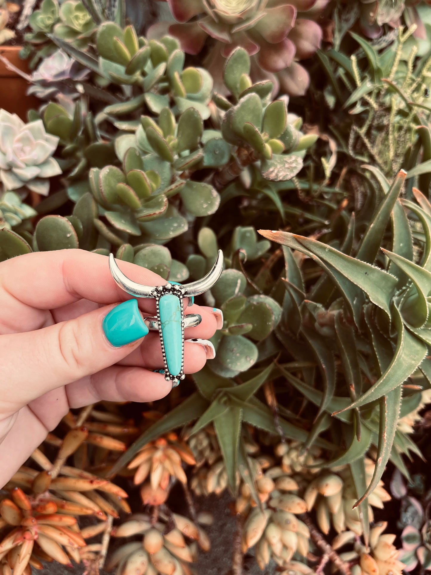 The long horn ring