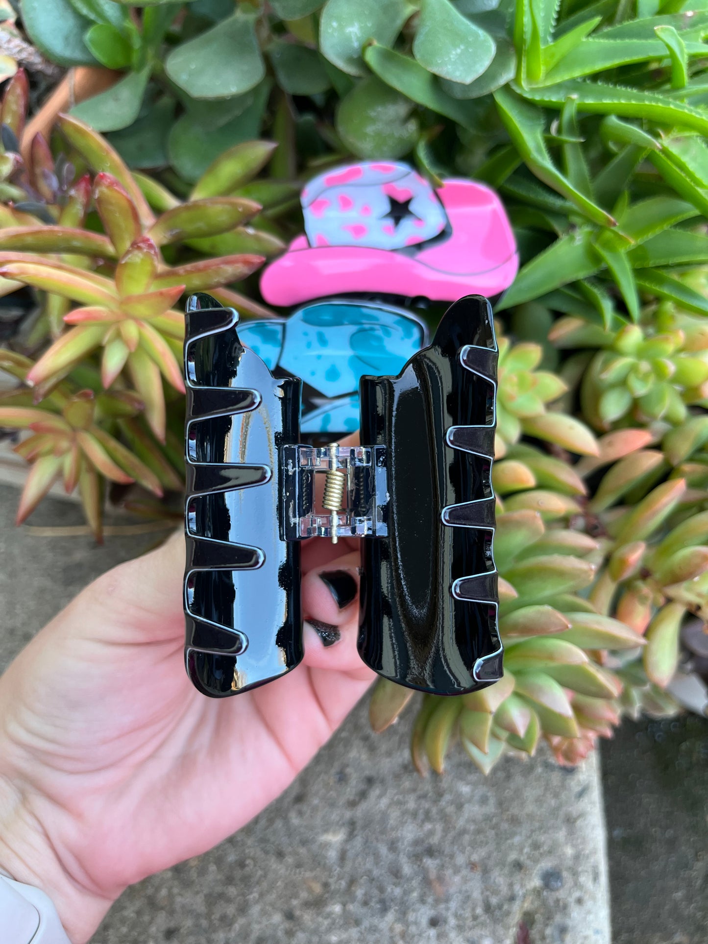Hat shaped clip